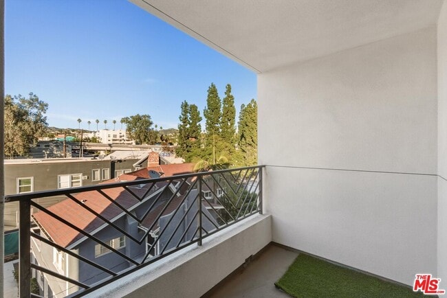 Building Photo - 1759 N Gower St