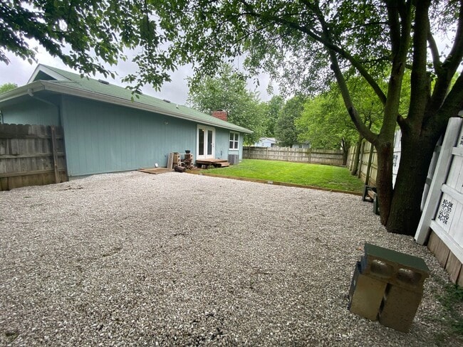 Building Photo - LEASING