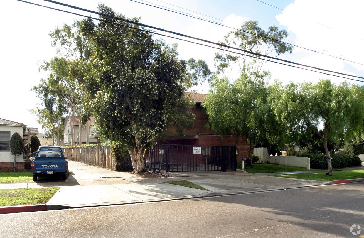 Building Photo - 330 G St