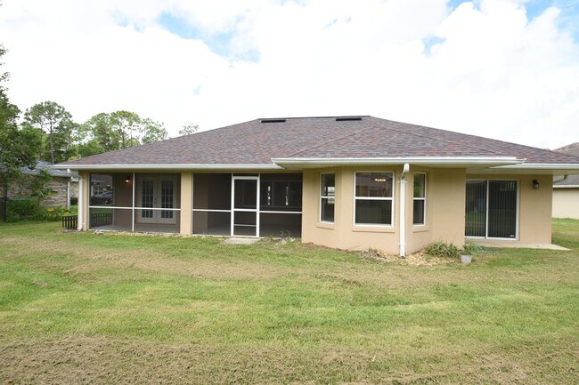 Building Photo - Home on a Cul-De-Sac, large screened-in porch