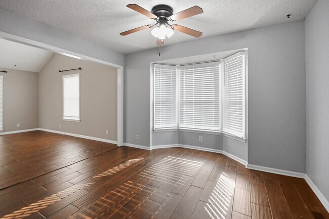 Building Photo - 3515 Clearwater Dr