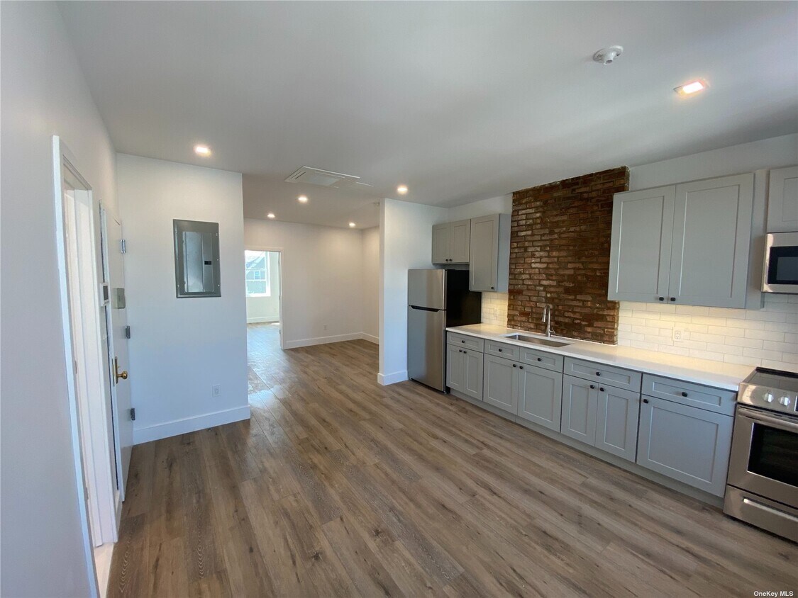 Foto principal - 112-16 Rockaway Beach Blvd