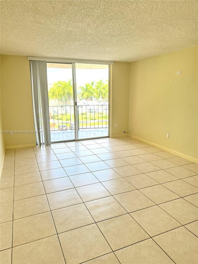 Foto del edificio - 9320 Fontainebleau Blvd