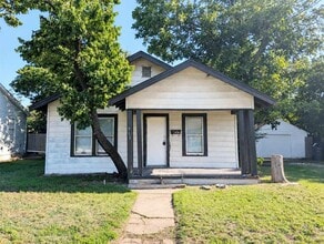 Building Photo - 911 NW 98th St