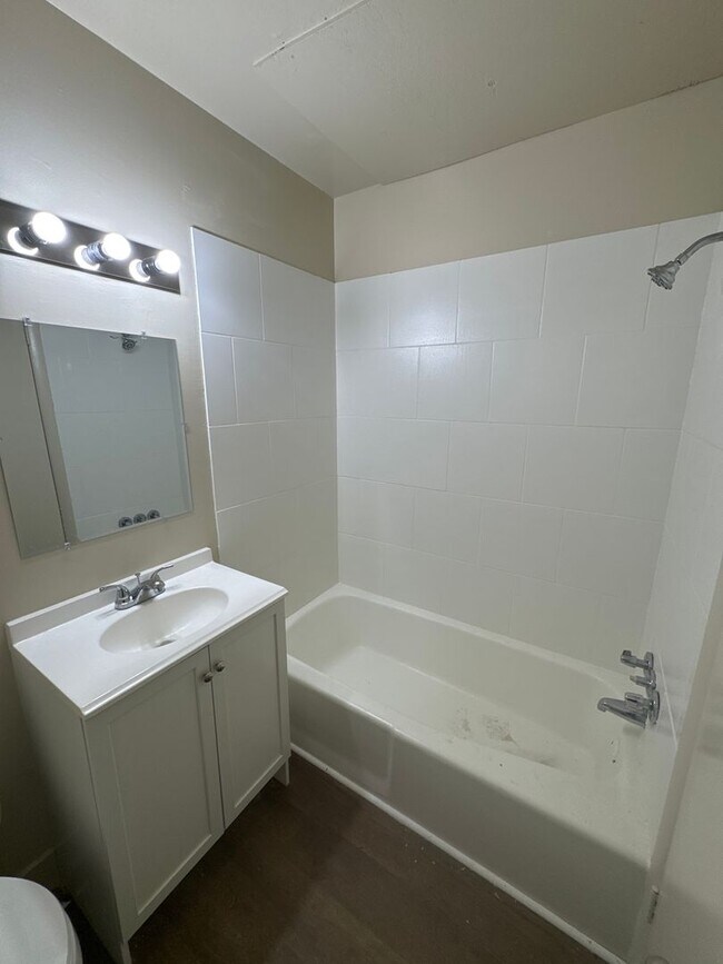 Foto del edificio - 44 S 200 E