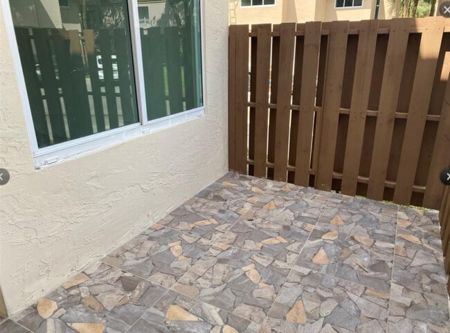 Foto del edificio - 8233 NW 8th Ct