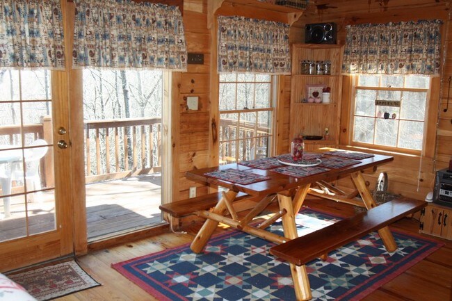 Building Photo - Cute Cabin Tucked in the Woods