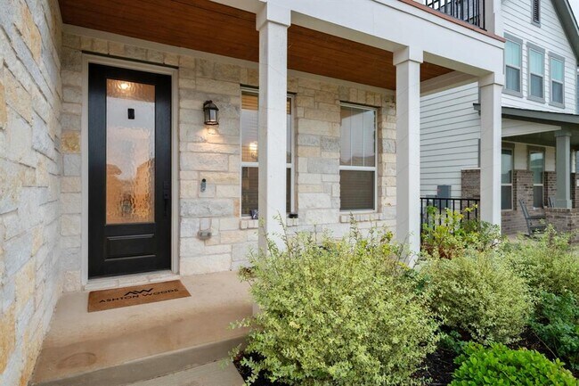 Foto del edificio - 236 Travis Ln