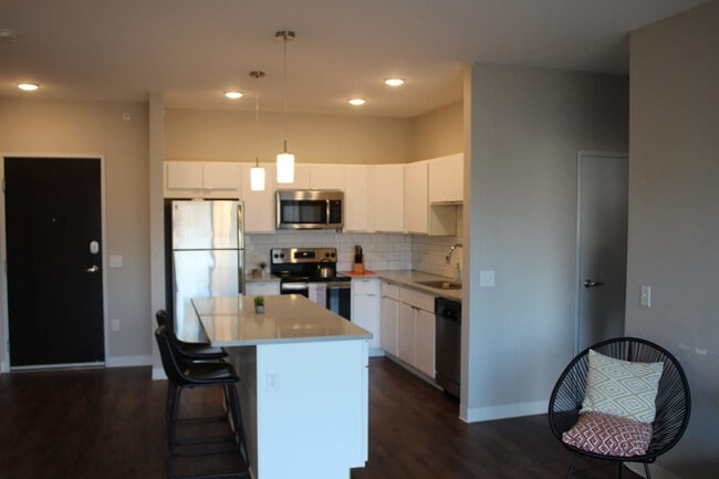 Building Photo - 4415 Lincoln Way