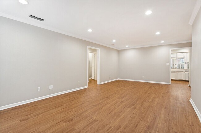 Foto del edificio - GROUND-FLOOR 2-BEDROOM ALAMO HEIGHTS CONDOMINIUM