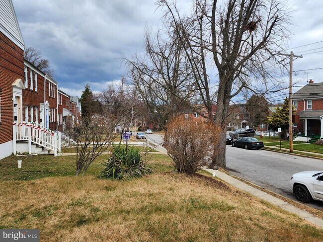 Building Photo - 5614 Midwood Ave