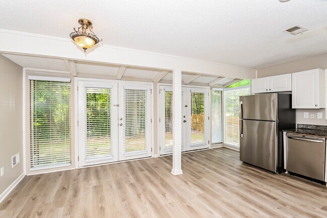 Foto del edificio - 961 Woodmont Dr