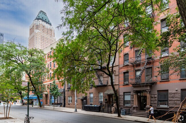 Building Photo - 406 W 51st St