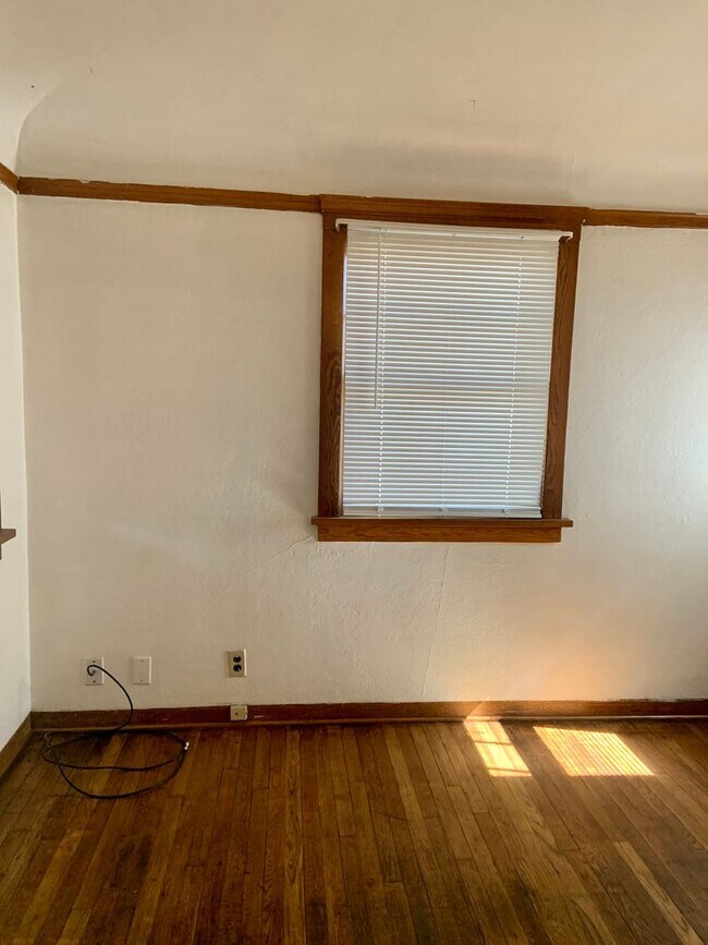 Foto del edificio - Charming 2bdrm 1 bath house with garage and fenced yard