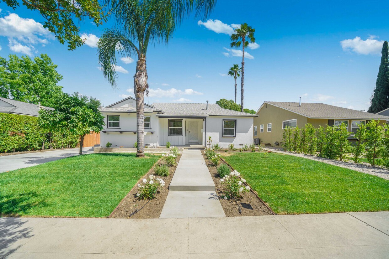 Primary Photo - 20762 Skouras Dr