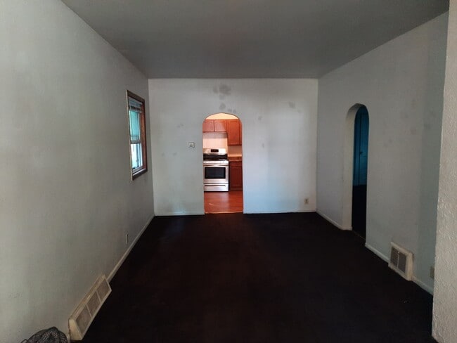 Building Photo - 1037/1039 W 10th