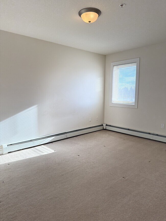 Photo du bâtiment - 4701 49 Ave