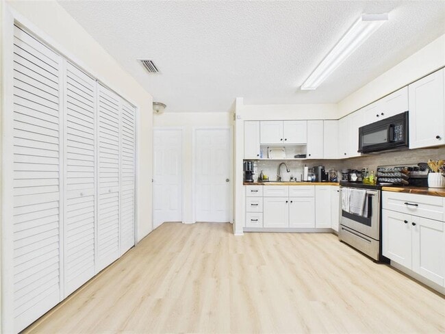 Foto del edificio - 1411 E 109th Ave