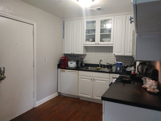 Building Photo - 1615 Jackson Bluff Rd