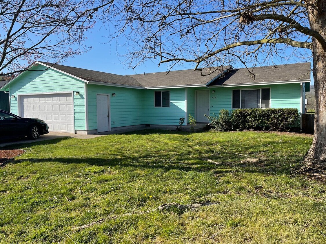 Primary Photo - 3 Bedroom 2 Bath Home with 2 Car Garage