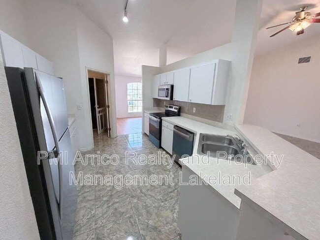 Building Photo - 5688 Fischer Dr