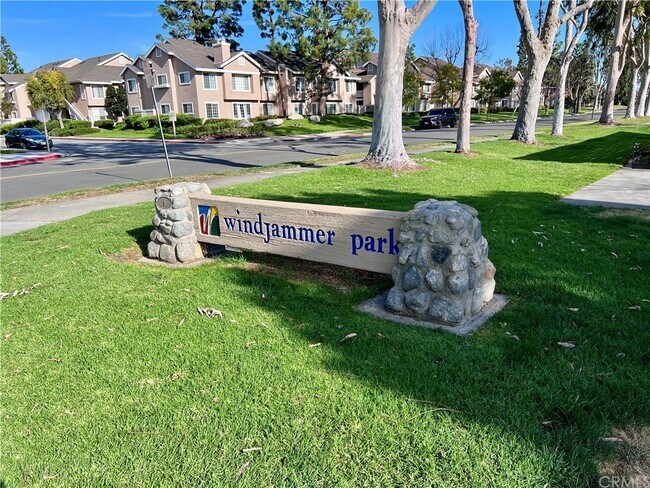 Building Photo - 22 Windjammer