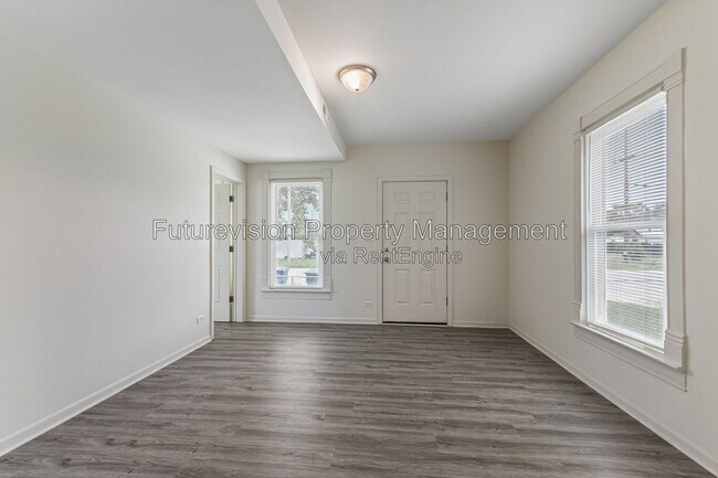Foto del edificio - 107 Stevens Ave