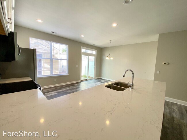 Foto del edificio - 3 br, 2.5 bath House - 55 Eighth Ave.