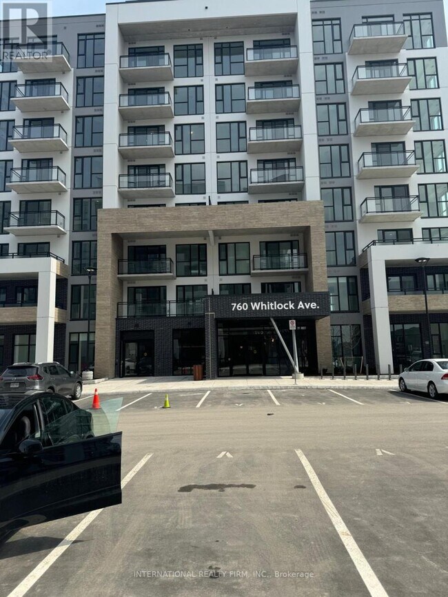 Photo du bâtiment - 760-760 Whitlock Ave