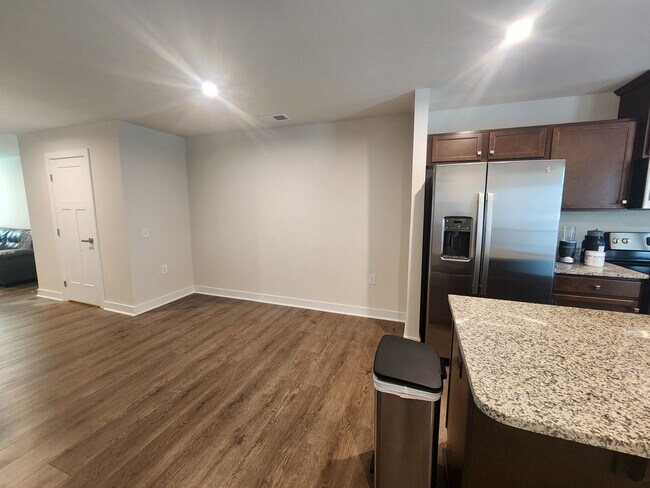 Foto del edificio - 3 Bedroom Townhome in Troutman