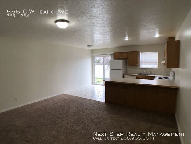 Building Photo - Large 2 bedroom