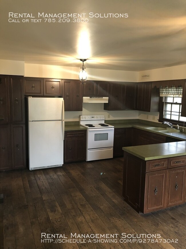 Foto del edificio - *LECOMPTON AREA* 921 SE Woodring Rd