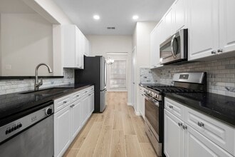 Building Photo - 13 E Willowood Ct