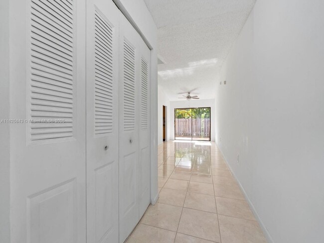 Building Photo - 5207 SW 141st Pl