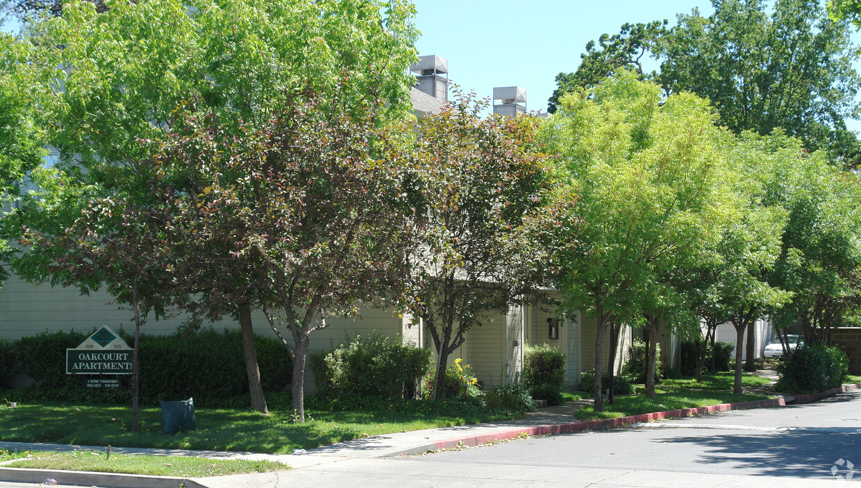 Foto del edificio - Oakcourt Apartments