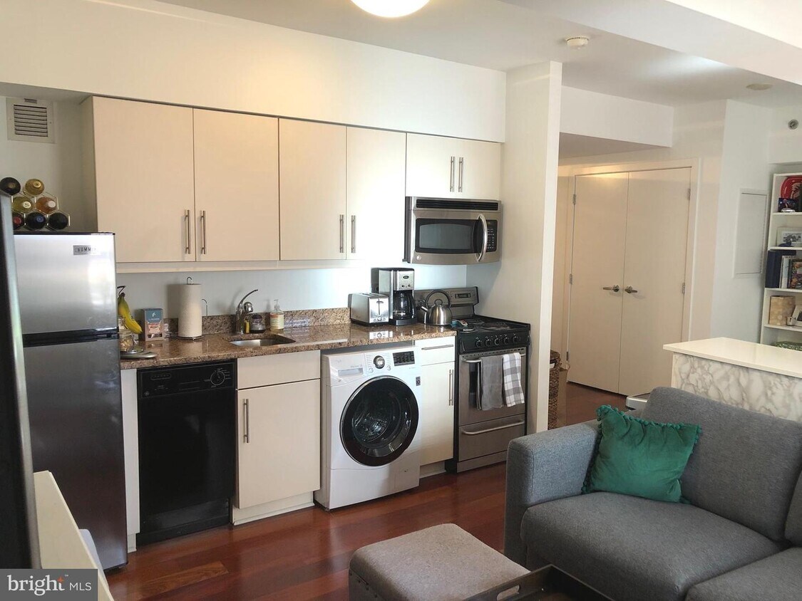 Foto principal - 219-29 S 18th St