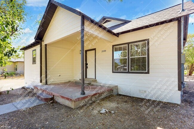 Foto del edificio - 2 br, 1 bath House - 2530 W Salinas