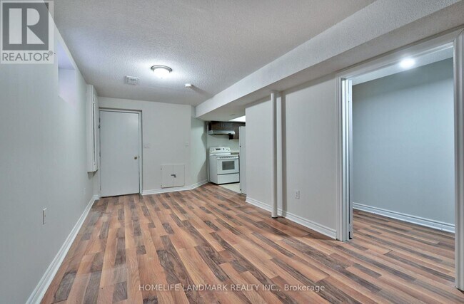Photo du bâtiment - 719 Stonebridge Ave