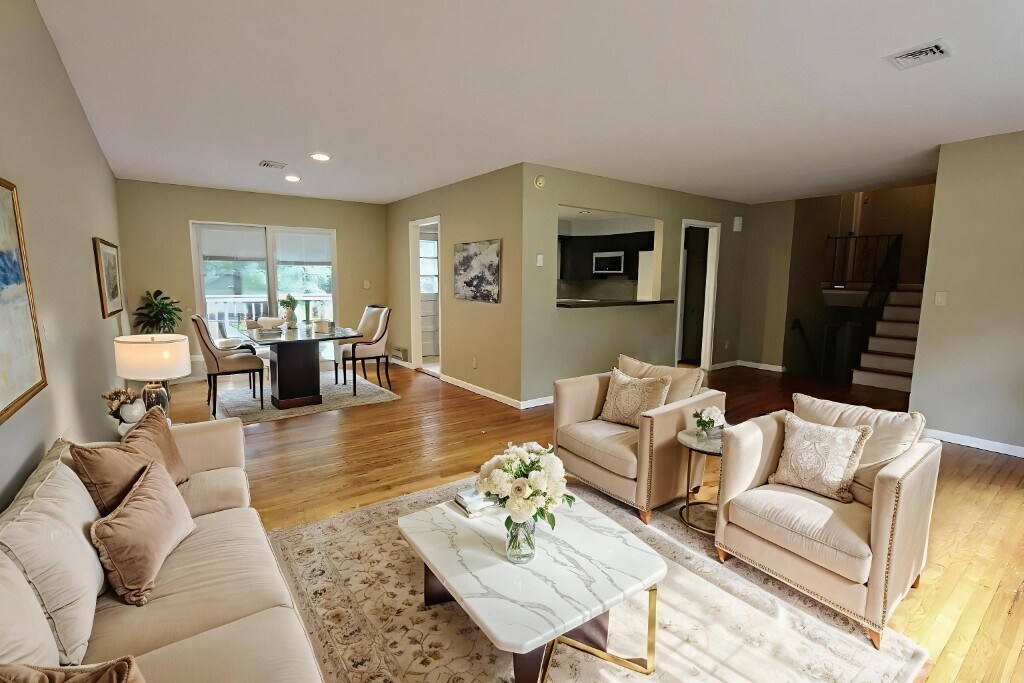 Foto principal - 4 Bedroom 3 Bath Well Kept House in West H...