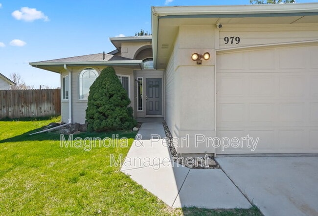 Building Photo - 979 Peregrine Dr