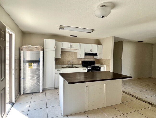 Building Photo - 1515 Quail Creek Rd