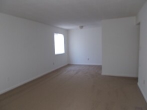 Building Photo - 320 E Mercury Blvd