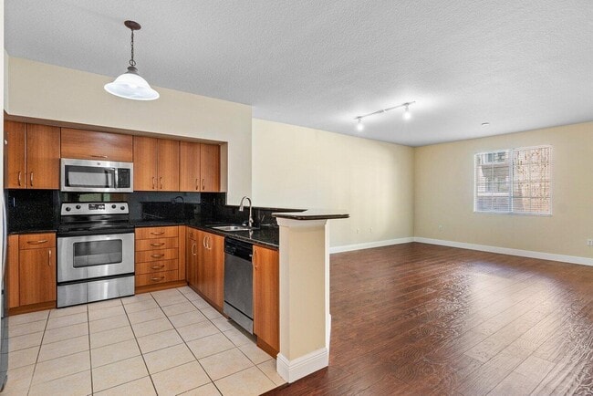 Building Photo - 250 NE 3rd Ave