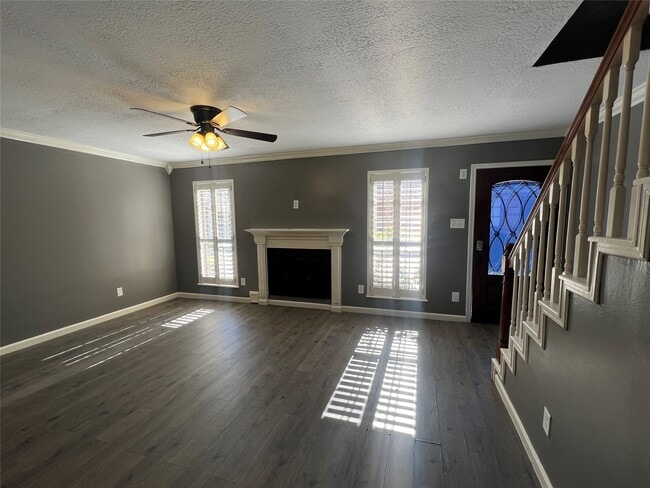 Foto del edificio - 6700 Richardson Rd