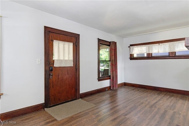 Building Photo - 2084 Wascana Ave