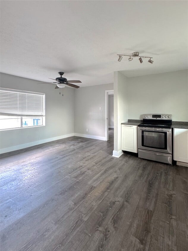 Building Photo - 6832 Avenue I