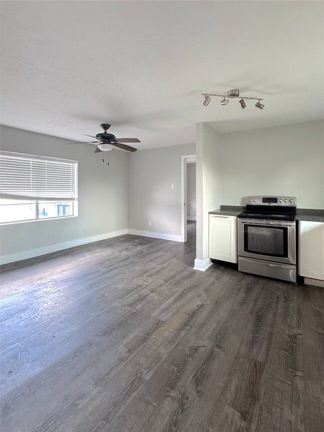 Building Photo - 6832 Avenue I