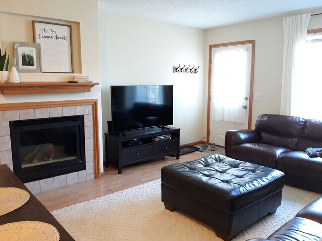 Foto del edificio - 2Bed/1.5Bath Townhome- Apple Valley- Available June 1