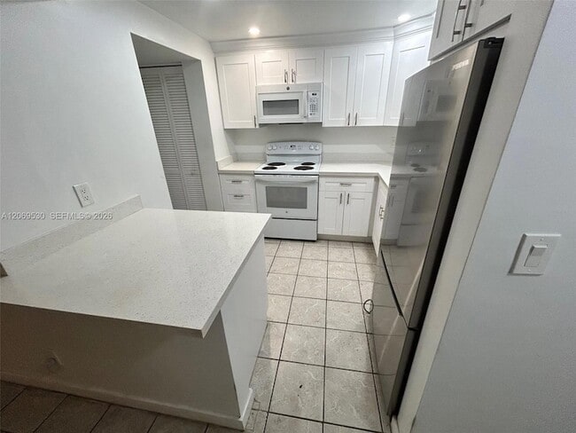 Photo - 815 SW 30th Street Unit J Apartment
