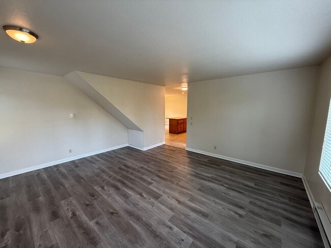 Building Photo - Beautiful Los Gatos Home with Huge Backyard! Coming Soon Available December 8th!